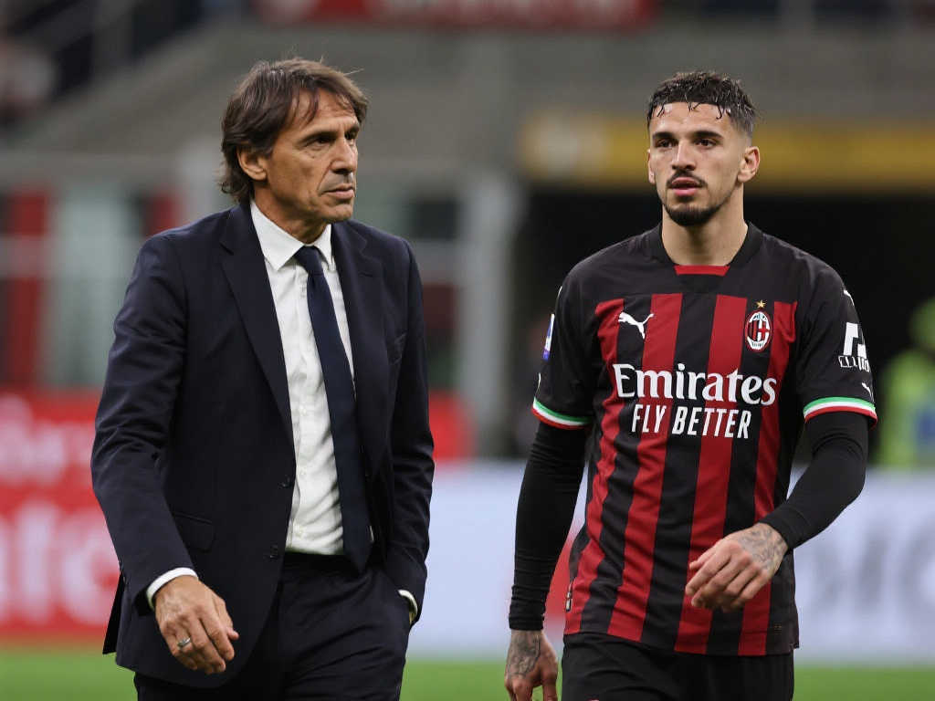 伊布力邀孔蒂执教AC米兰,联赛冠军在望! 伊布力邀孔蒂执教AC米兰,联赛冠军在望!